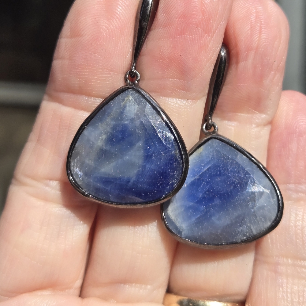 Saphire 40k Trillion cut sterling &rhodium earrings - Picture 3 of 9